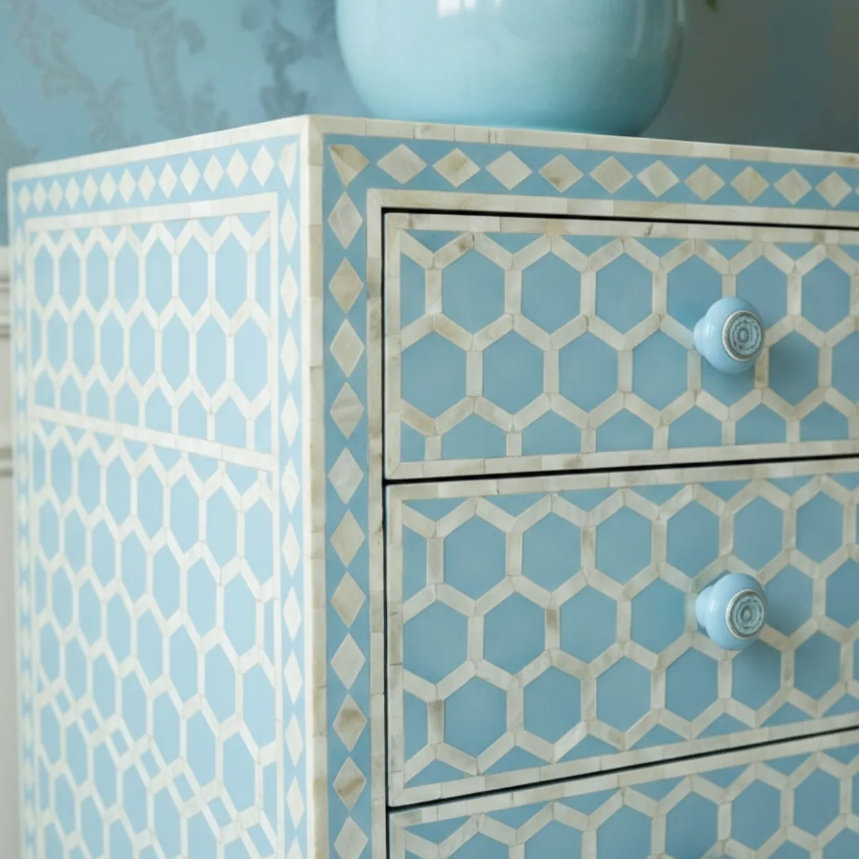 Mother of Pearl Blue 4-Drawer Chest of Drawers - Image 4