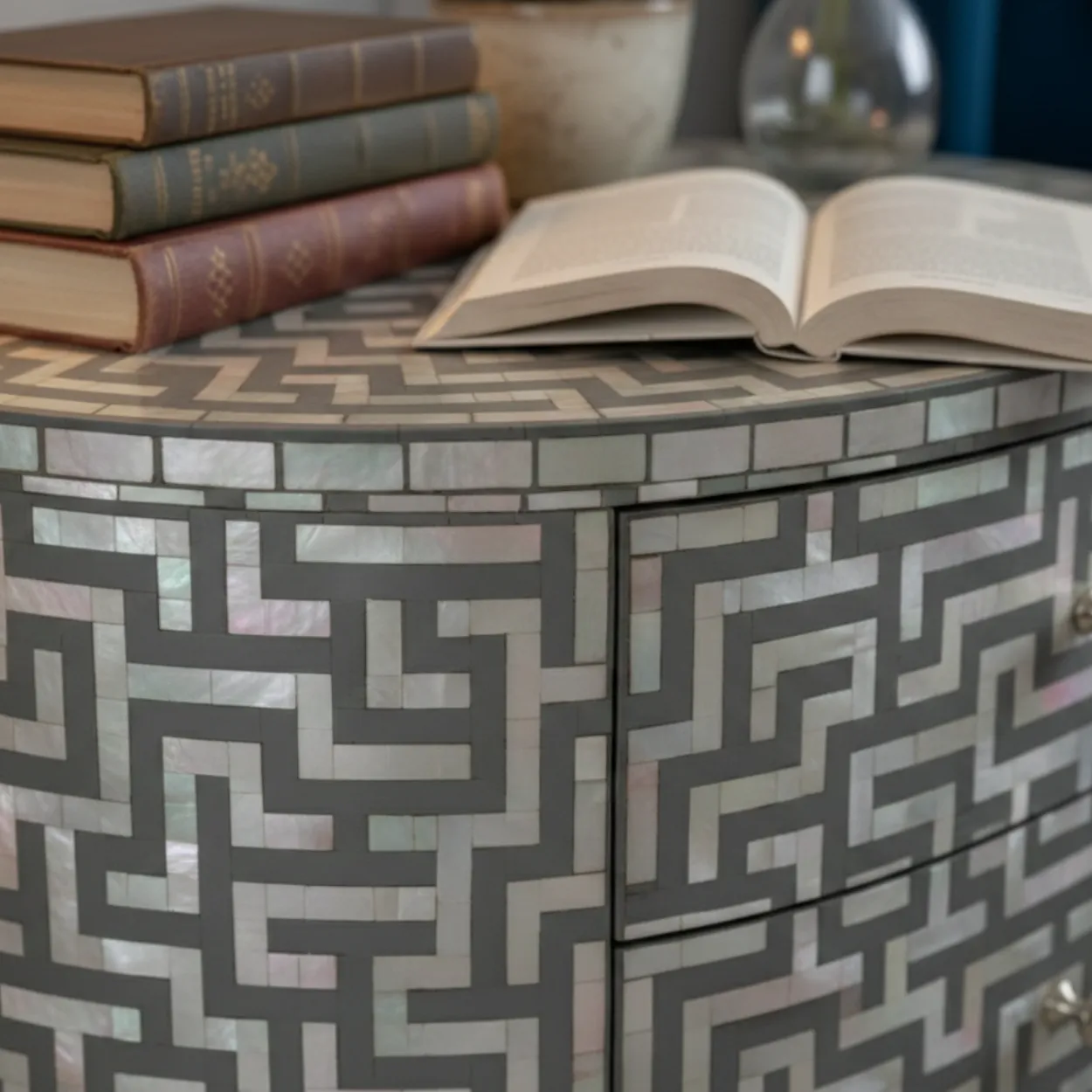 Mother Of Pearl Grey Round Bedside Table - Image 4